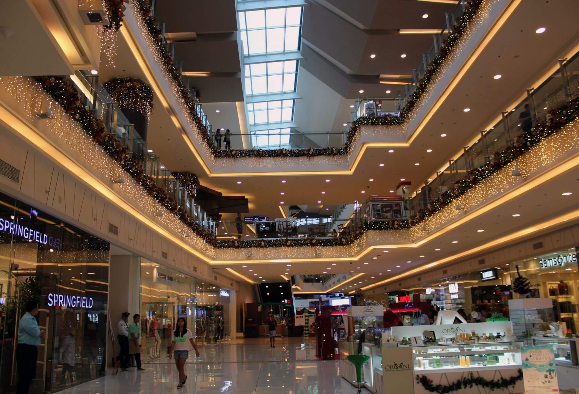 How the Largest Malls in the World Redefine Shopping Experiences