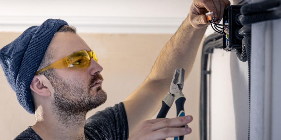 AC Leak Repair: How to Spot and Fix Refrigerant Leaks 1 Image : AC Leak Repair How to Spot and Fix Refrigerant Leaks