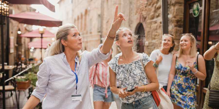 Walking the City: Self-Guided Tour Ideas for U.S. Travelers 1 Walking the City: Self-Guided Tour Ideas for U.S. Travelers