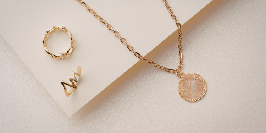 Wearing memories: How jewellery holds human stories