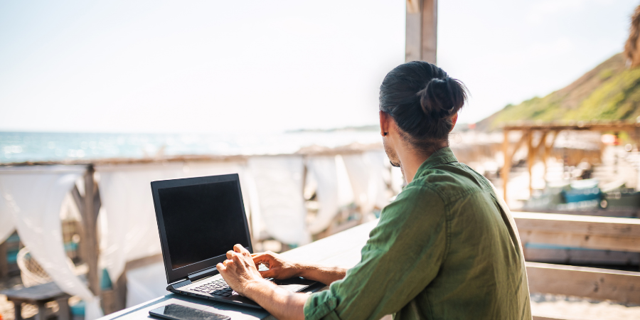The Best Digital Nomad Jobs in 2026 – Including Remote Leadership Roles