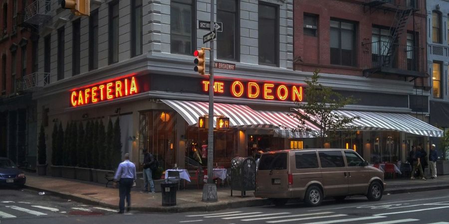 7 Custom Neon Signs Benefits for Small Business Owners