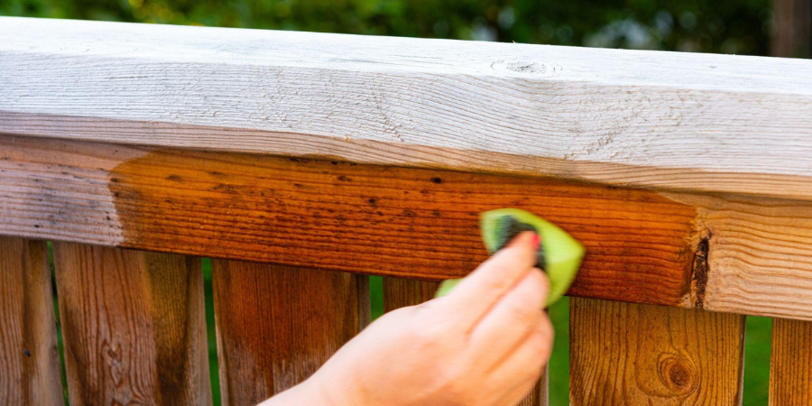 What Sammamish Homeowners Get Wrong About Staining a New Cedar Fence