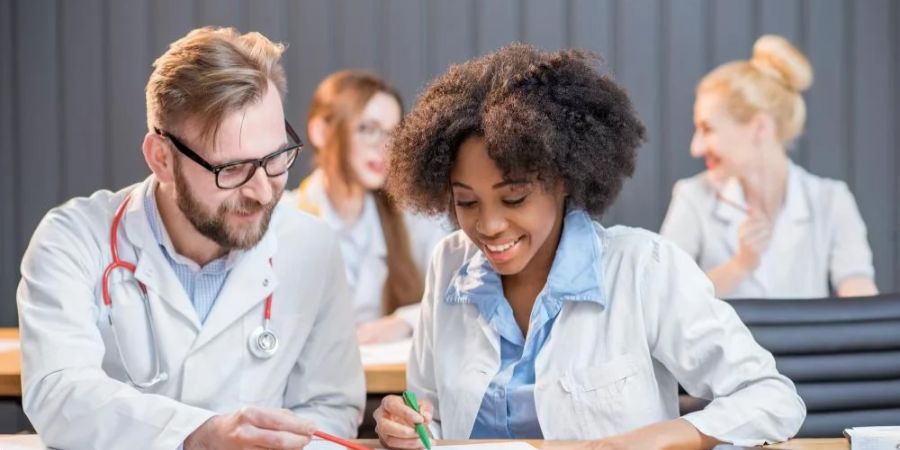 How to Transition Smoothly From High School to Pre-Med