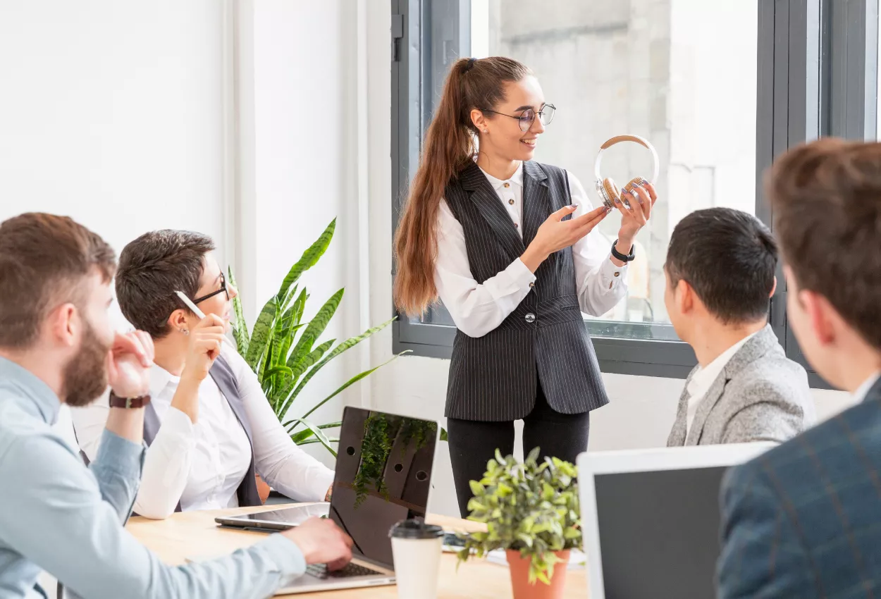 Coaching the Human Side of Leadership: The Growing Importance of Emotional Intelligence 1 Coaching the Human Side of Leadership: The Growing Importance of Emotional Intelligence